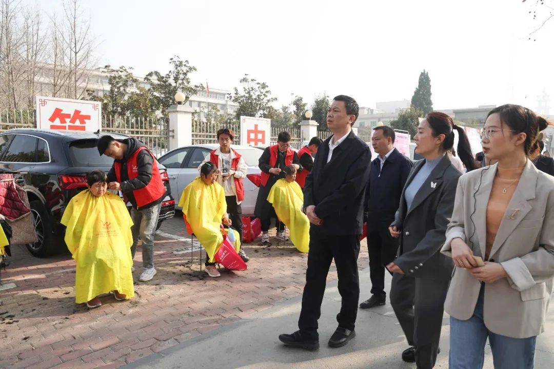 热烈祝贺濮阳市吴越职业培训學(xué)校荣获濮阳市华龙區(qū)“三八红旗集體(tǐ)”称号！