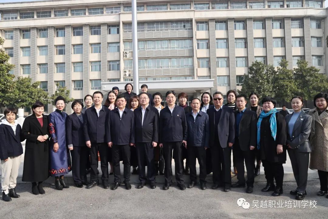 热烈祝贺濮阳市吴越职业培训學(xué)校荣获濮阳市华龙區(qū)“三八红旗集體(tǐ)”称号！