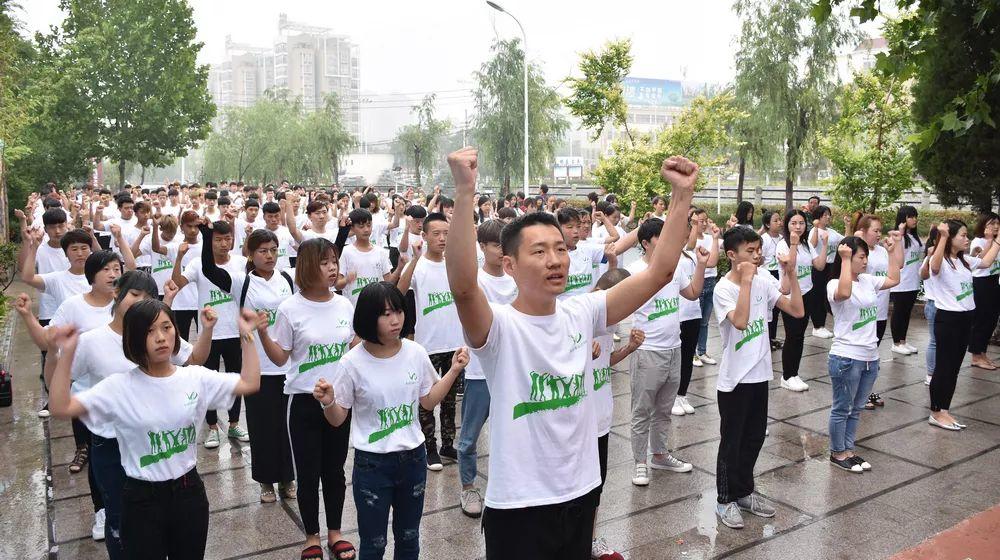 赵丽颖冯绍峰组团洒狗粮 时尚教主结婚造型仙气十足