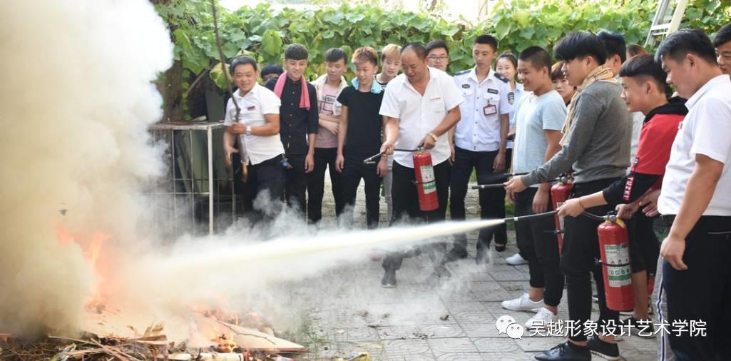 吴越學(xué)校消防安全知识讲座及逃生演习